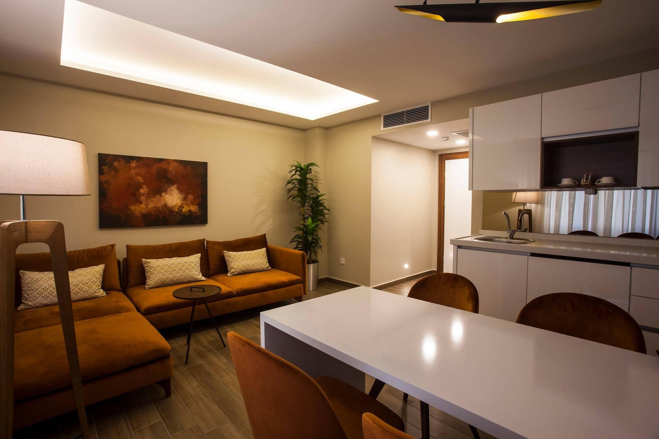 Maxuite Hotel In Home أكشاي المظهر الخارجي الصورة